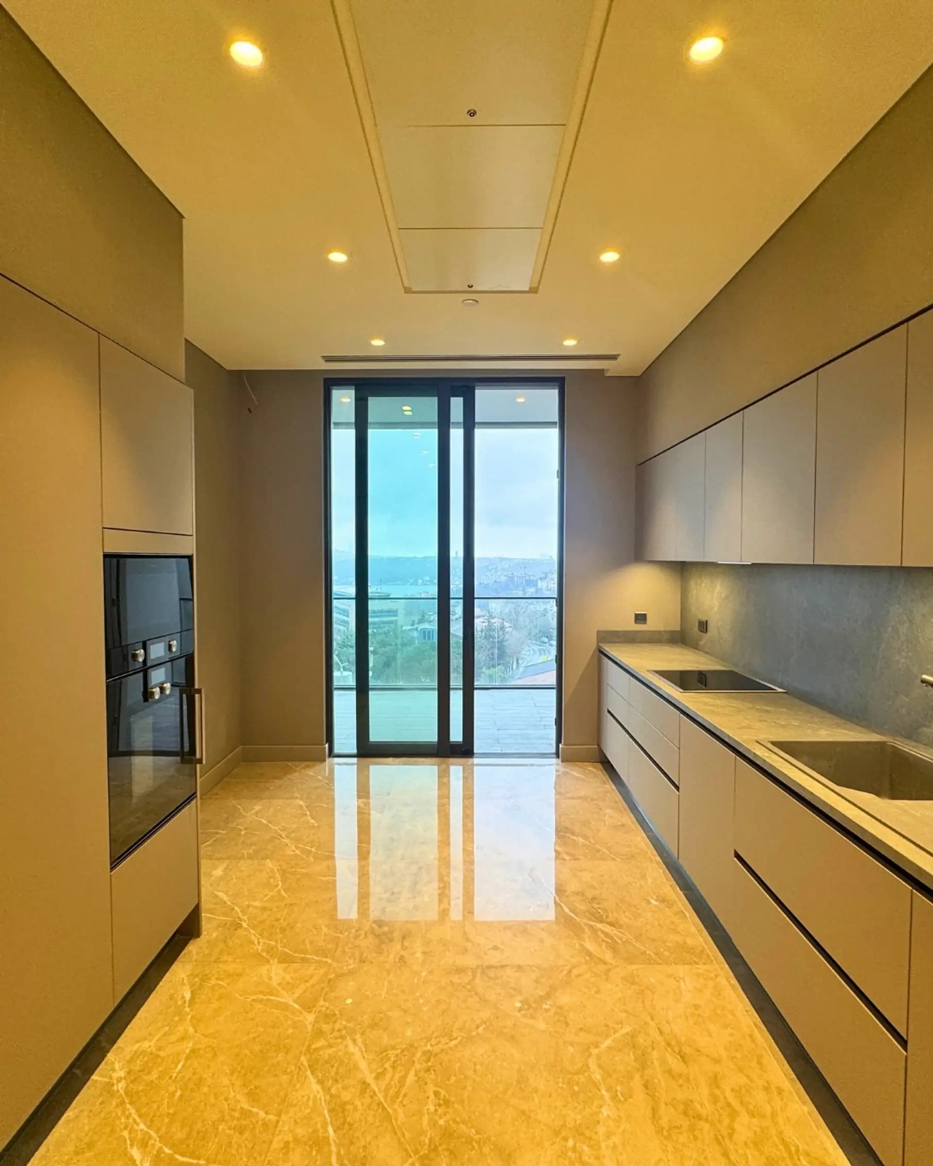 Balmumcu'da Kesintisiz Boğaz Manzaralı Satılık 3+1 Daire 