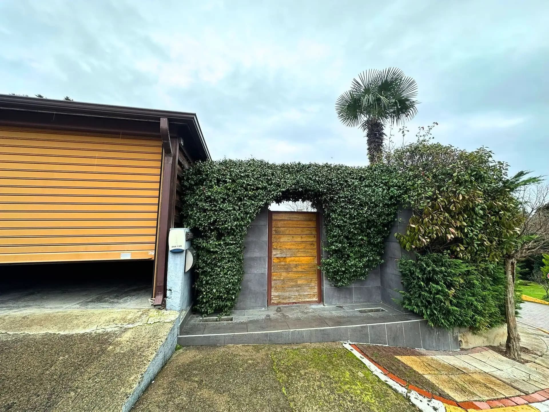 Sarıyer Sedatkent'te Boğaz Manzaralı Satılık Villa 400m² /LUX