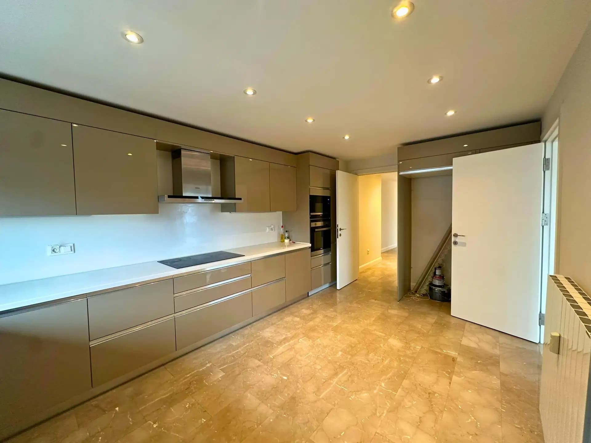 Nurol Tarabya Sitesinde 285m2 5+1 Manzaralı Çatı Dubleksi /LUX