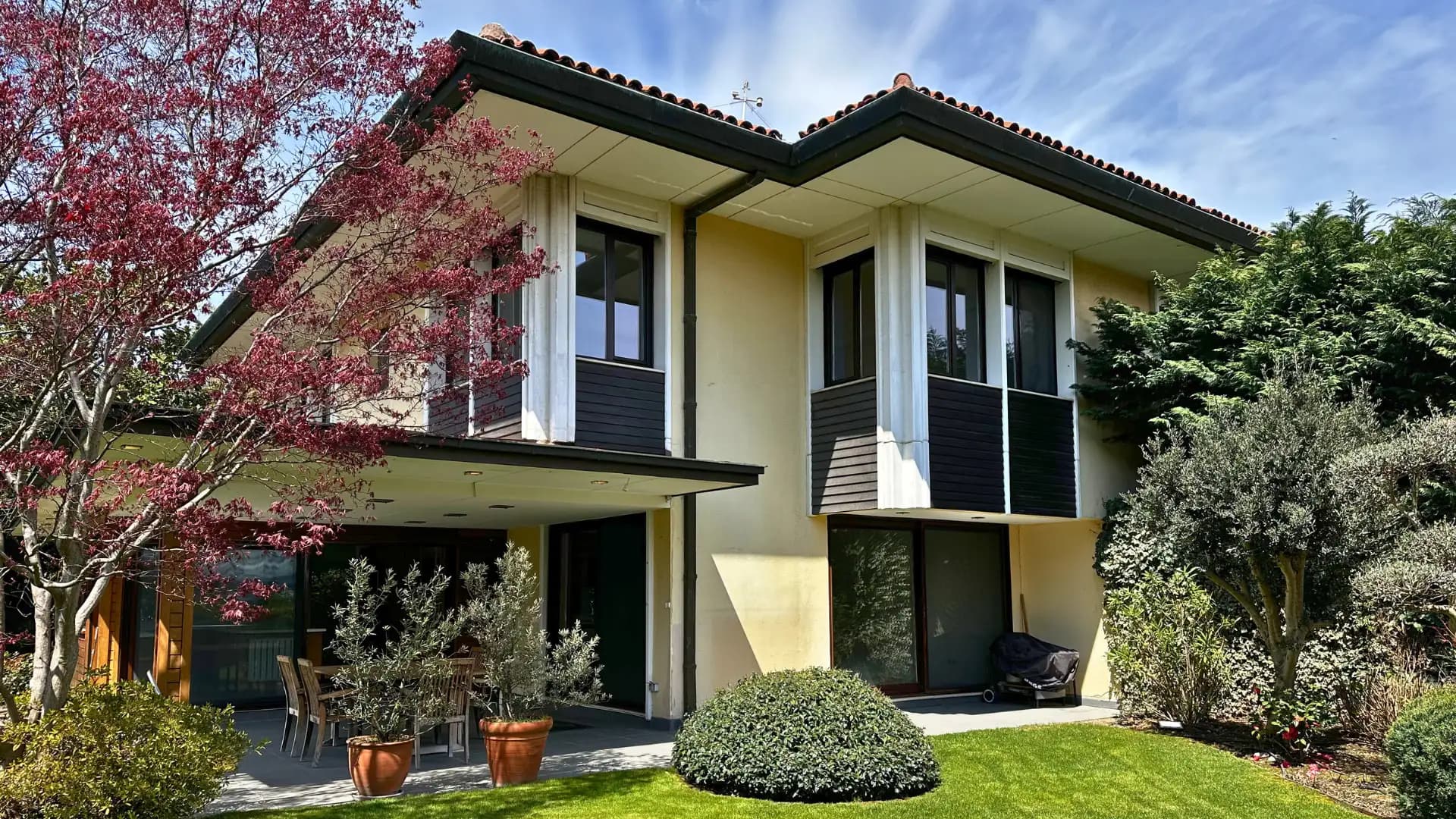 Sarıyer Sedatkent'te Boğaz Manzaralı Satılık Villa 400m² /LUX
