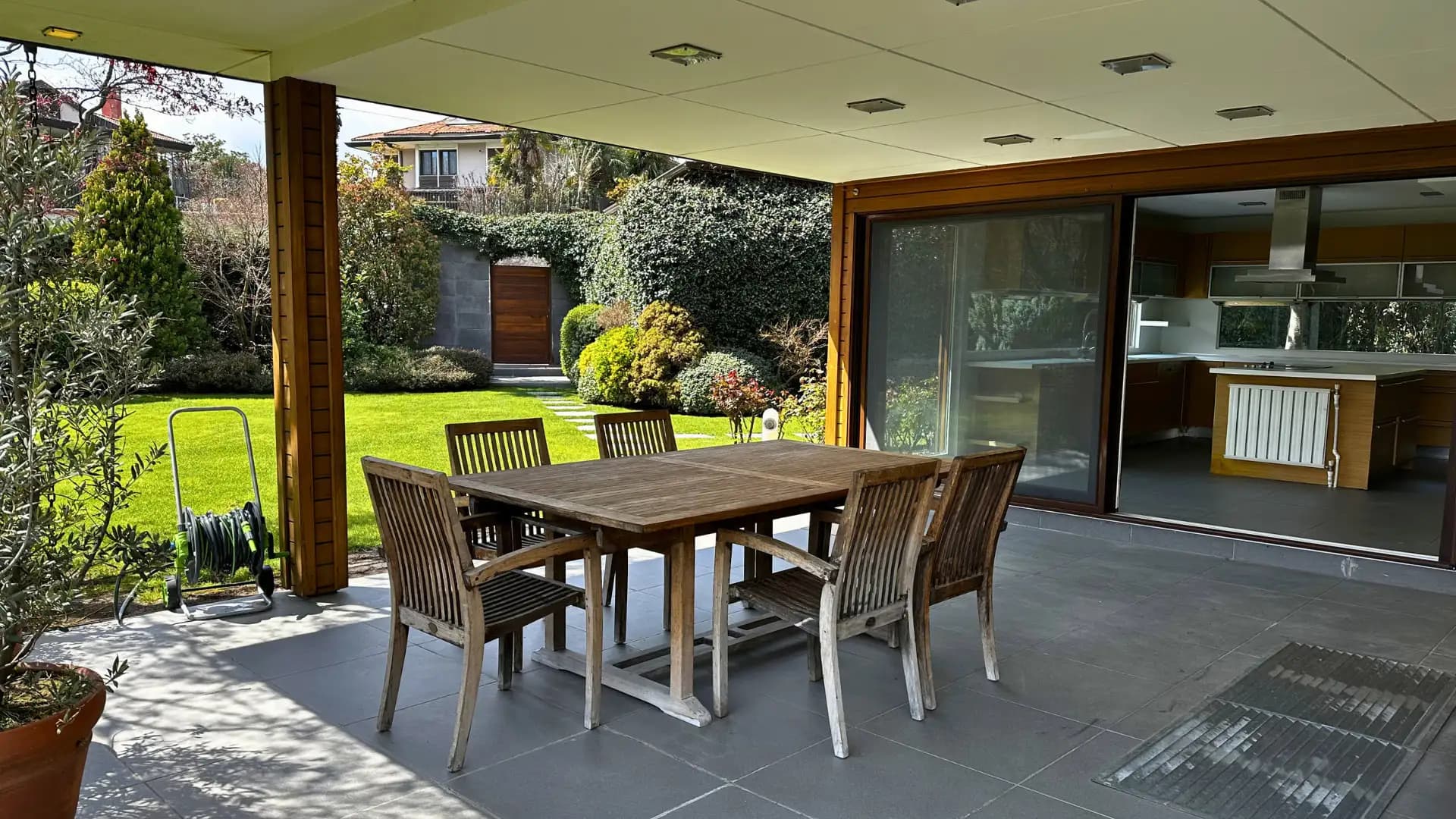 Sarıyer Sedatkent'te Boğaz Manzaralı Satılık Villa 400m² /LUX