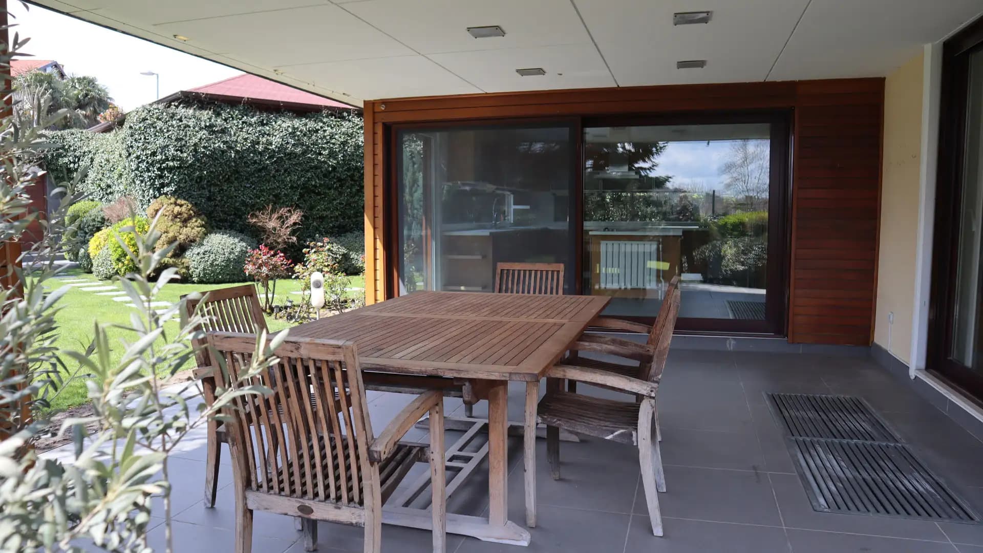 Sarıyer Sedatkent'te Boğaz Manzaralı Satılık Villa 400m² /LUX