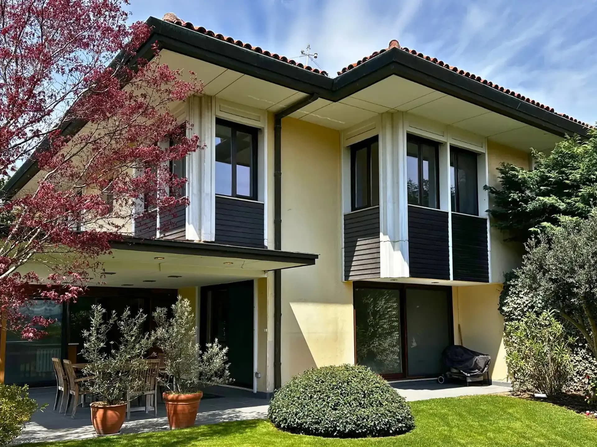 Sarıyer Sedatkent'te Boğaz Manzaralı Satılık Villa 400m²