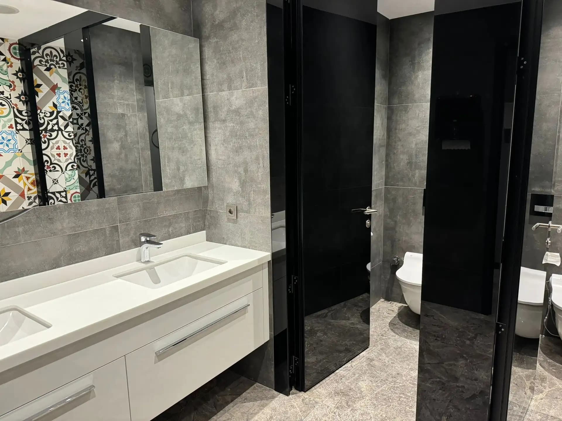 Maslak Park Plazada 1140m2 Özel Dekore Kiralık Ofis 