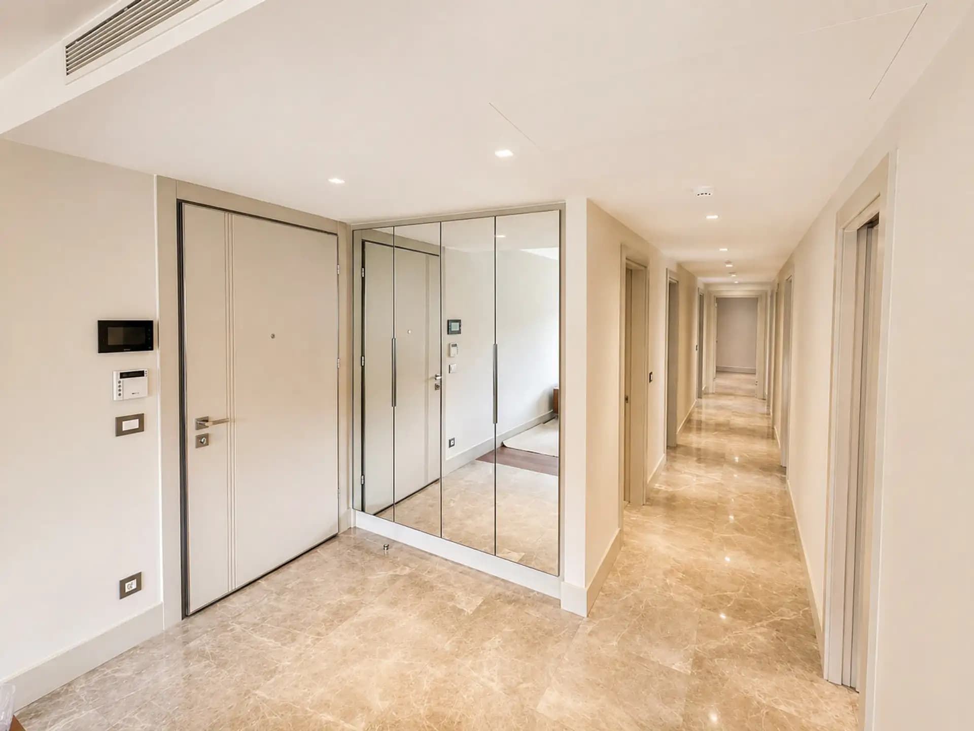Nest Ortaköy Sitesinde Satılık Geniş ve Modern 3,5+1 Daire 