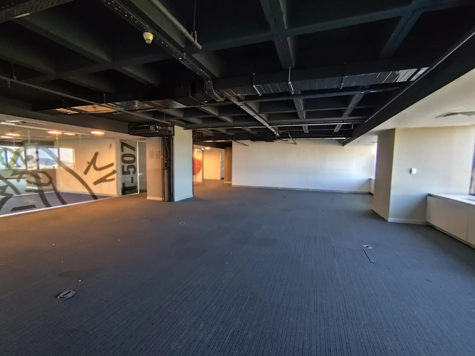 Maslak Nurol Plazada Dekorasyonlu 1420m2 Kiralık Ofis