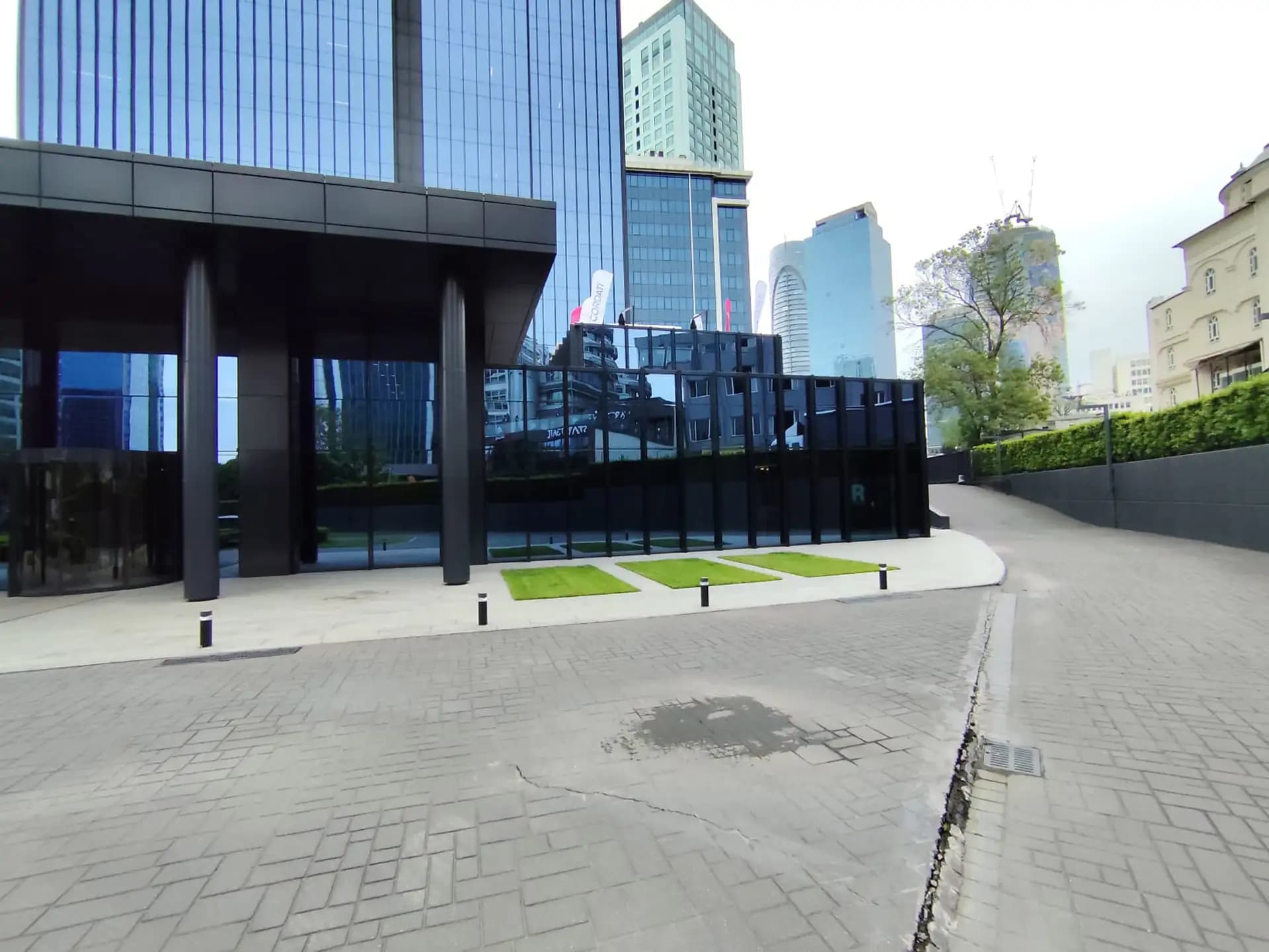 Maslak A Plus Plazada 3000m2 Dekorasyonlu Kiralık Ofis